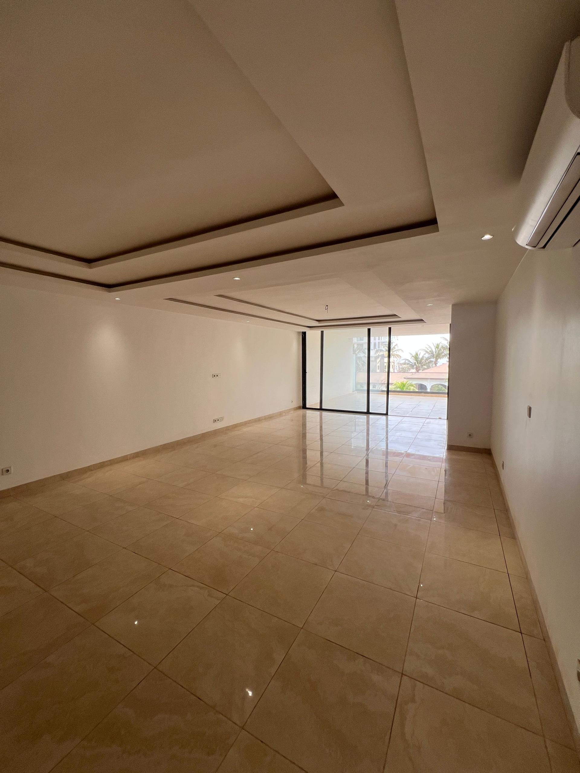 Résidence California – Immeuble R+5 (Aux Almadies) Vente exclusive de l’immeuble entier
	•	Prix : 5Milliards