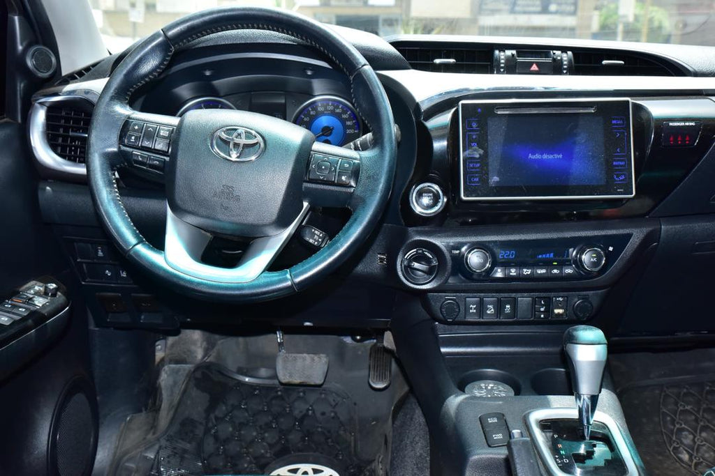 🔘 Marque Toyota
🔘modèle HILUX
🔘Année 2017
Kilomètres 93760
🔘Transmission Automatique 
🔘Carburant Diesel ⛽️ 
Moteur 4cylindres  D4D 
Caméra de recul redar avant arrière salon intérieur cuir full options 
Climatisation bizone, mode eco 
commande au vol