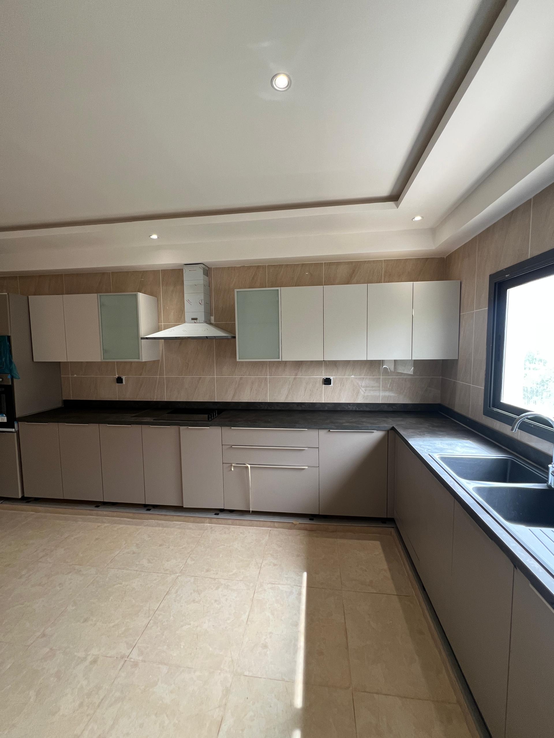 Résidence California – Immeuble R+5 (Aux Almadies) Vente exclusive de l’immeuble entier
	•	Prix : 5Milliards