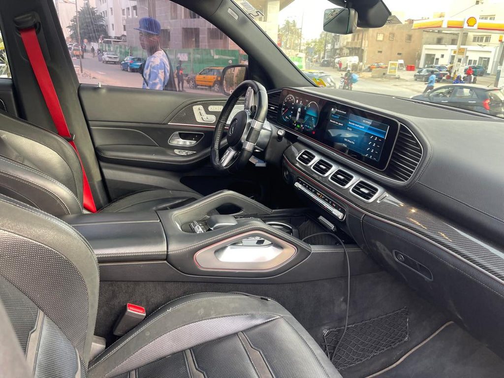 🔘 Marque Mercedes 
🔘modèle GLE 53 AMG
🔘Année 2021
🔘Transmission Automatique 
🔘Carburant essence ⛽️ 
Moteur V6 7 place 
Caméra de recul redar avant arrière full options salon intérieur cuir 
Climatisation bizone, mode eco 
commande au volant, siège av