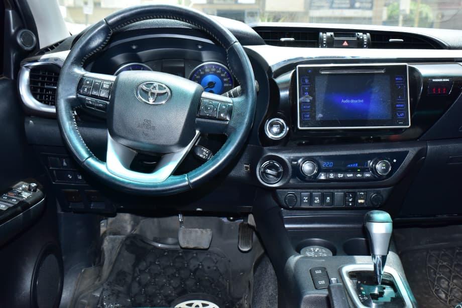 🔘 Marque Toyota
🔘modèle HILUX
🔘Année 2017
Kilomètres 93760
🔘Transmission Automatique 
🔘Carburant Diesel ⛽️ 
Moteur 4cylindres  D4D 
Caméra de recul redar avant arrière salon intérieur cuir full options 
Climatisation bizone, mode eco 
commande au vol