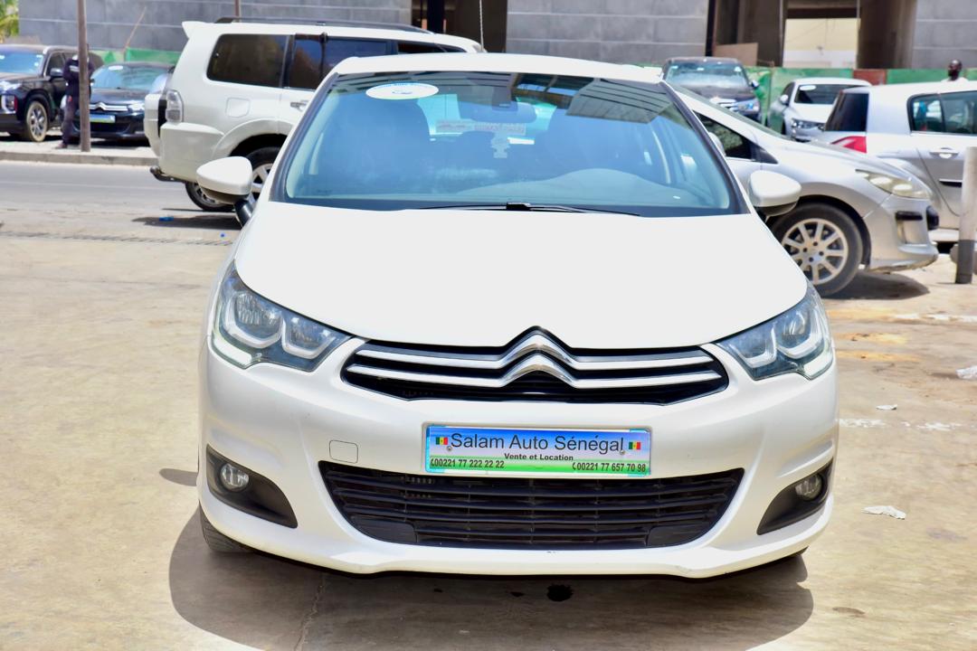 🔘 Marque Citroën 
🔘modèle C4
🔘Année 2018
🔘Transmission manuel 
🔘Carburant diesel ⛽️ 
Moteur 4cylindres boîte intelligent 
Caméra de recul redar avant arrière salon tissu perforé 
Climatisation bizone, mode eco 
commande au volant, siège avec chauffag