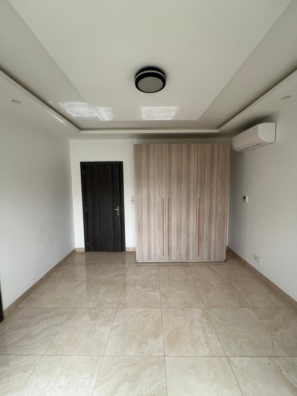 Résidence California – Immeuble R+5 (Aux Almadies) Vente exclusive de l’immeuble entier
	•	Prix : 5Milliards