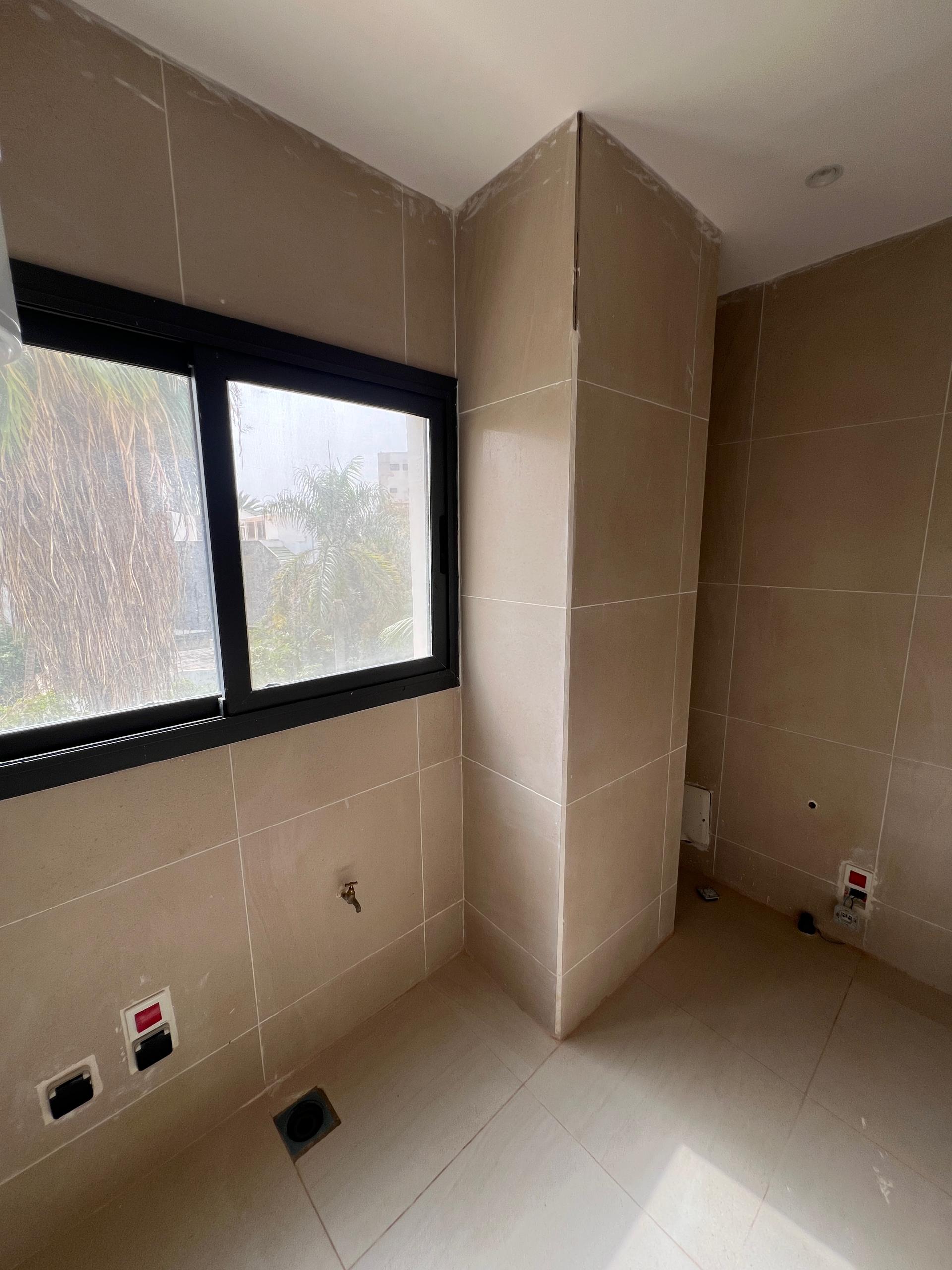 Résidence California – Immeuble R+5 (Aux Almadies) Vente exclusive de l’immeuble entier
	•	Prix : 5Milliards