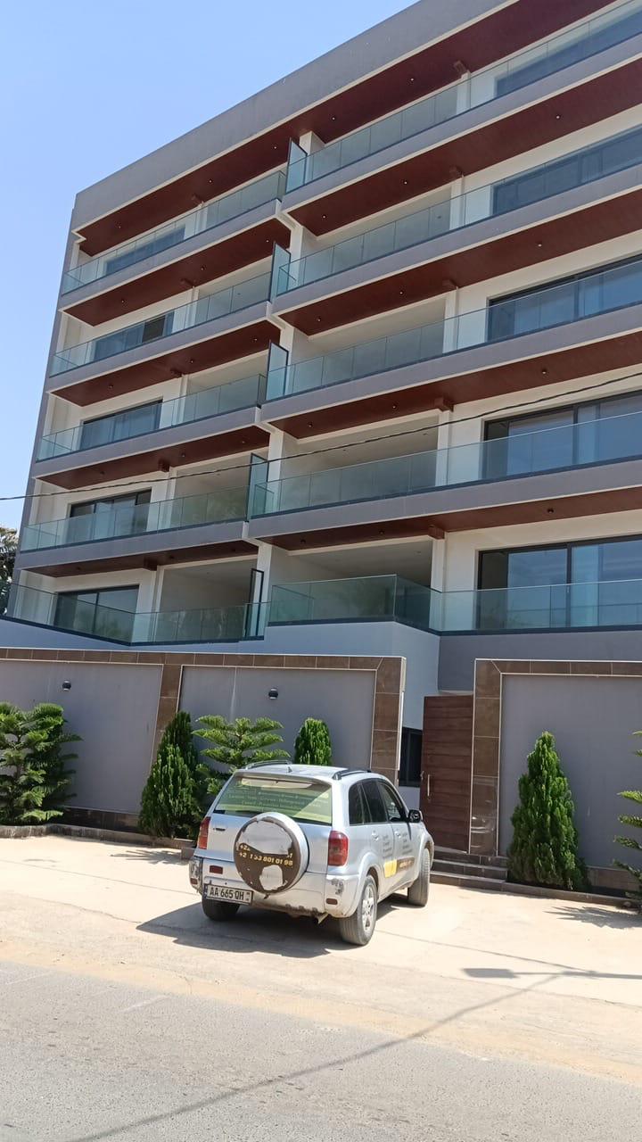 Résidence California – Immeuble R+5 (Aux Almadies) Vente exclusive de l’immeuble entier
	•	Prix : 5Milliards
