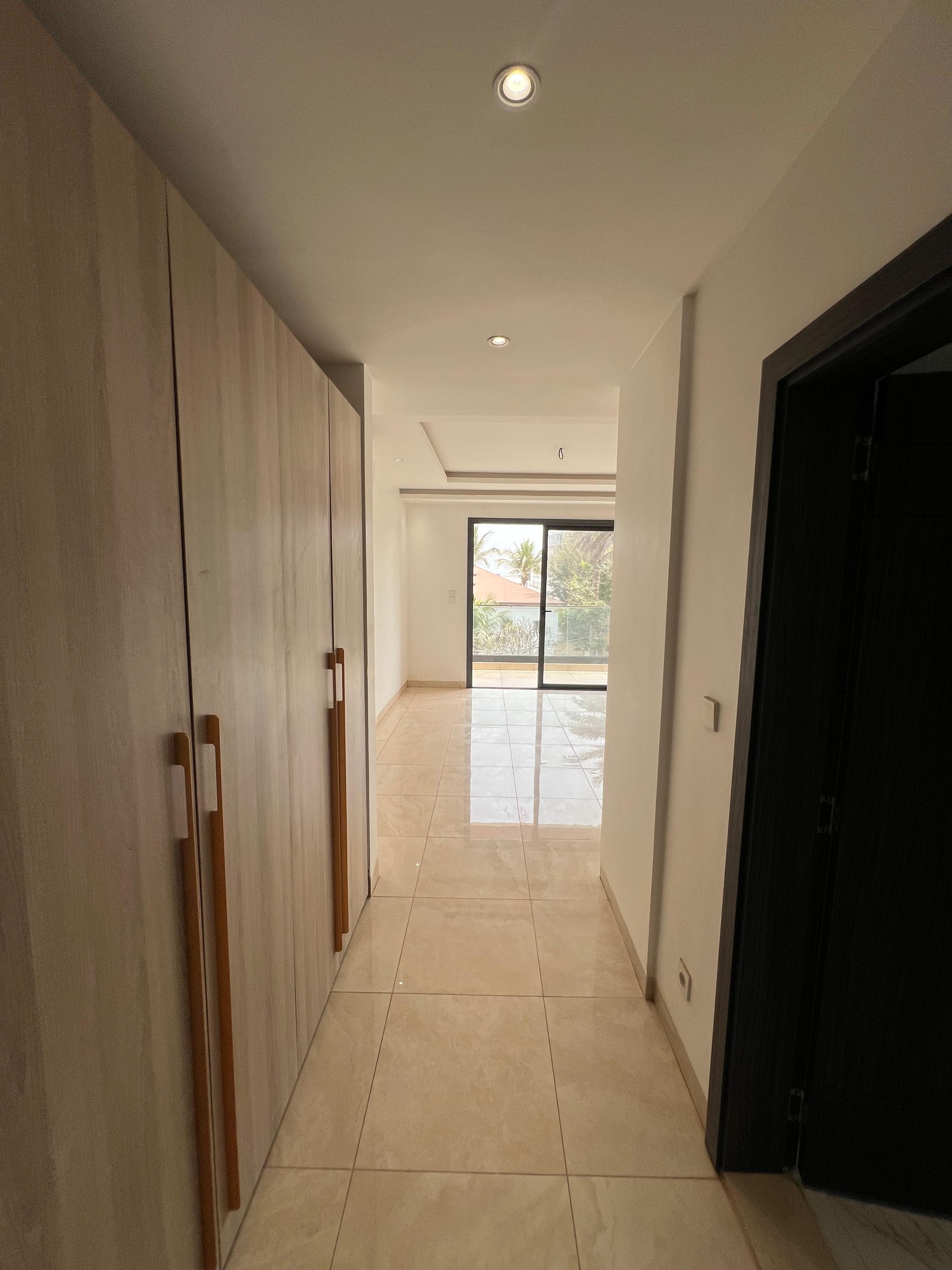 Résidence California – Immeuble R+5 (Aux Almadies) Vente exclusive de l’immeuble entier
	•	Prix : 5Milliards