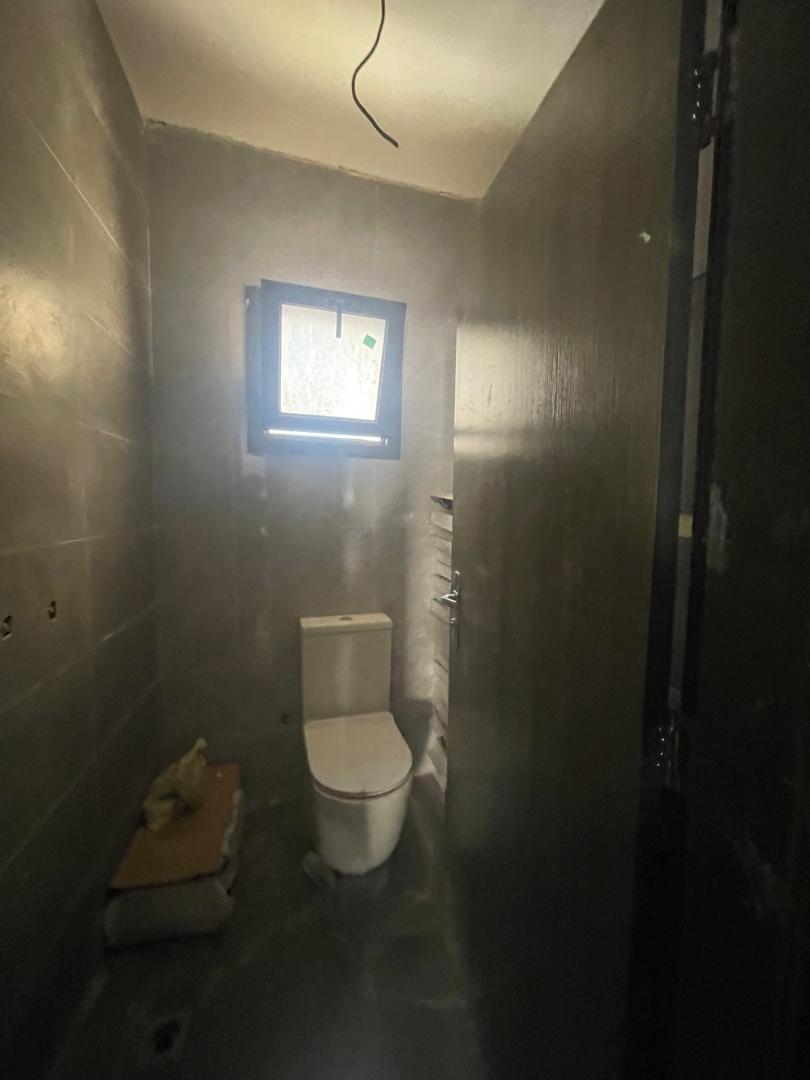 Salam aleykoum,
Opportunité rare à saisir à Cité Keur Gorgui 
Immeuble Almakhtoum R+12 composé de :
• RDC + mezzanine
• 11 niveaux de plateaux de bureaux d’environ 500 m2 par étage
• Chaque pallier dispose de salles d’eau et d’une kitchenette
• Penthouse