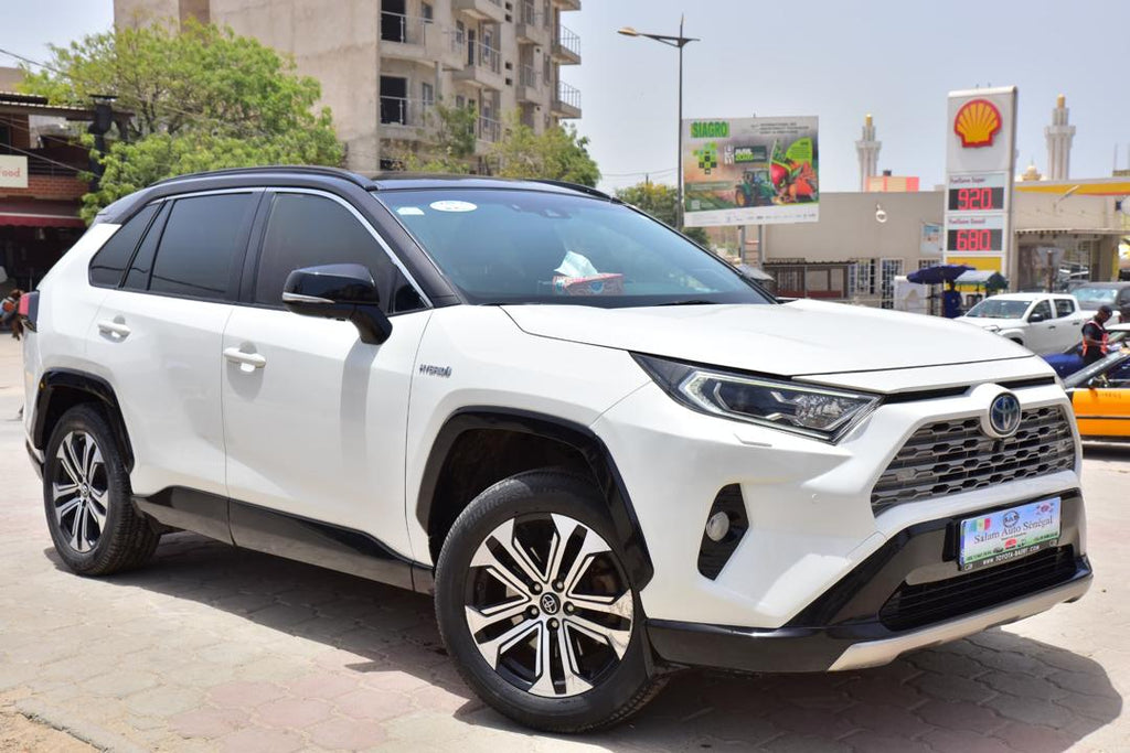 🔘 Marque Toyota
🔘modèle RAV4 
🔘Année 2021
Kilomètres 69260
🔘Transmission Automatique 
🔘Carburant essence hybride ⛽️ 
Moteur 4cylindres  
Caméra de recul redar avant arrière salon intérieur cuir full options toit panoramique 
Climatisation bizone.