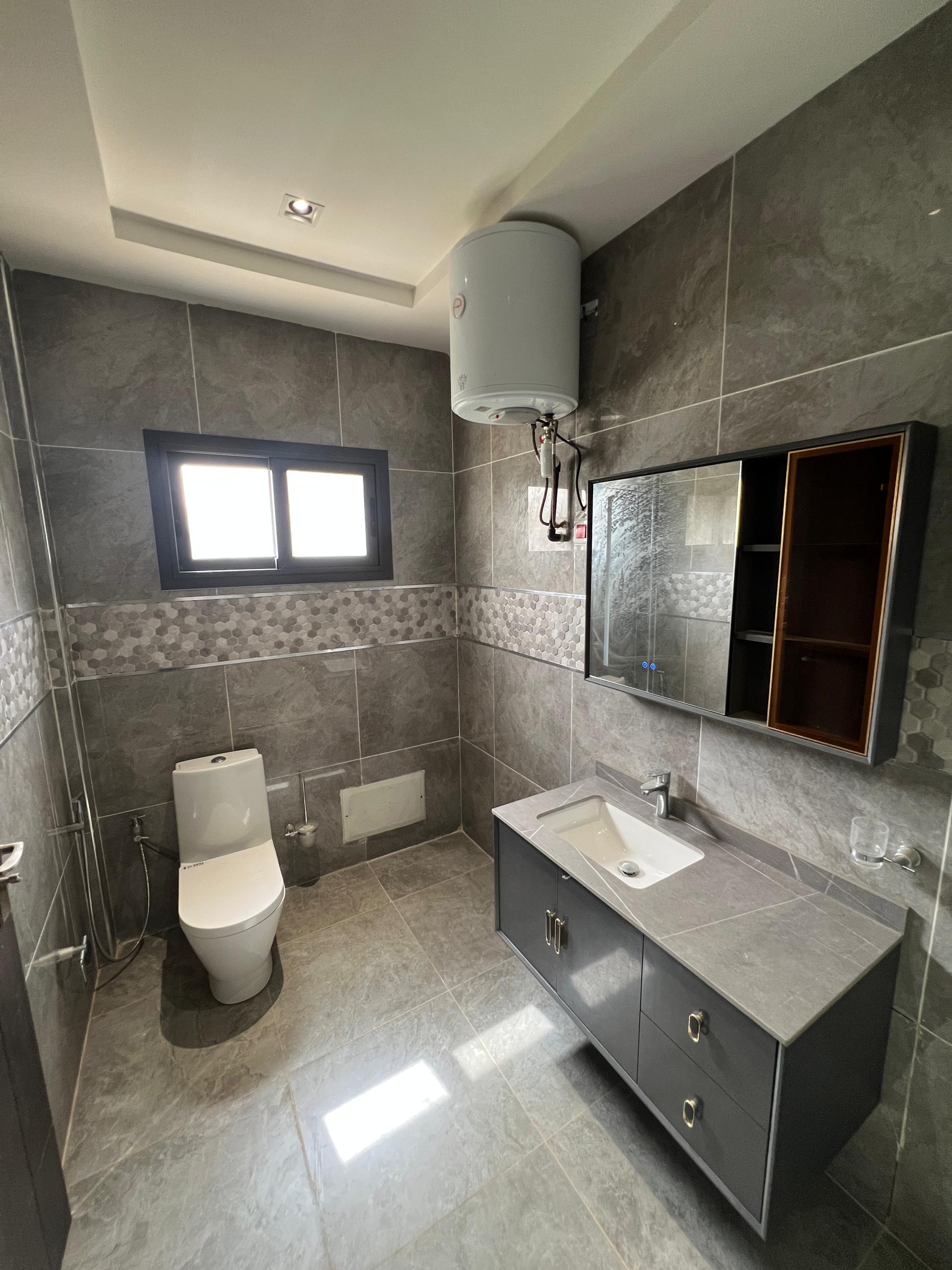 Résidence California – Immeuble R+5 (Aux Almadies) Vente exclusive de l’immeuble entier
	•	Prix : 5Milliards