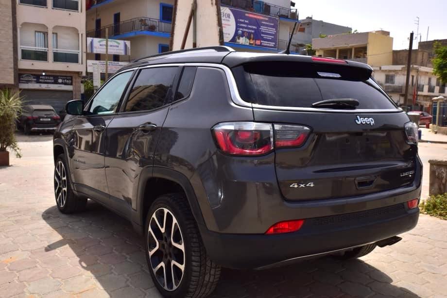 🔘 Marque JEEP 
🔘modèle Compass 
🔘Année 2017
Limited 
🔘Transmission Automatique 
🔘Carburant Diesel ⛽️ 
Moteur 4cylindres  
Caméra de recul redar avant arrière salon intérieur cuir full options toit ouvrant 
Climatisation bizone, mode eco 
commande au