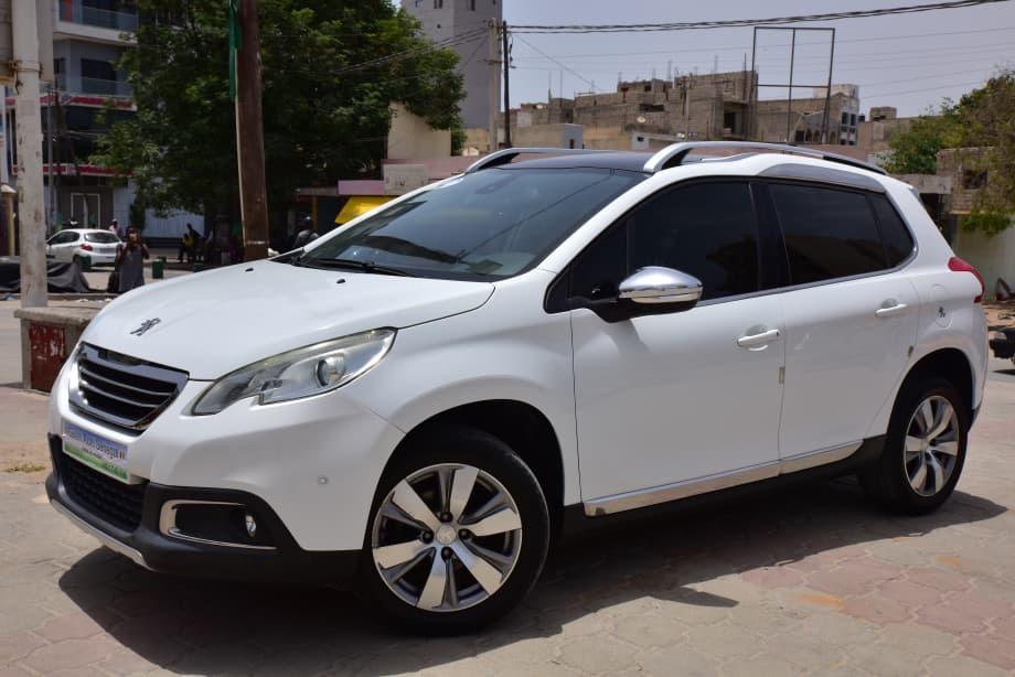 🔘 Marque Peugeot 
🔘modèle 2008
🔘Année 2017
Kilomètres 125461
🔘Transmission Automatique 
🔘Carburant Diesel ⛽️ 
Moteur 4cylindres  DV6C
Caméra de recul redar avant arrière salon intérieur cuir 
Climatisation bizone, mode eco 
commande au volant, siège
