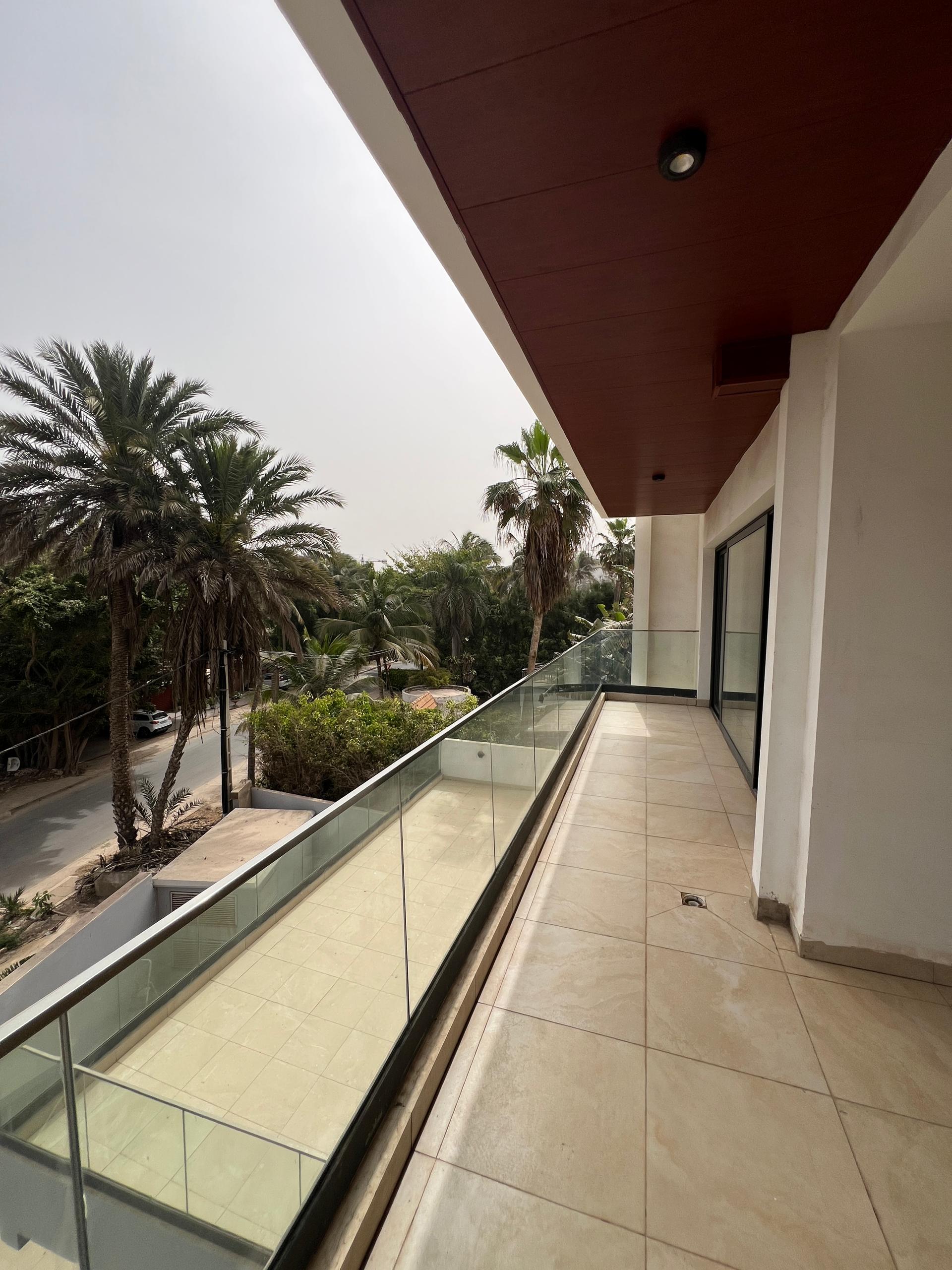 Résidence California – Immeuble R+5 (Aux Almadies) Vente exclusive de l’immeuble entier
	•	Prix : 5Milliards