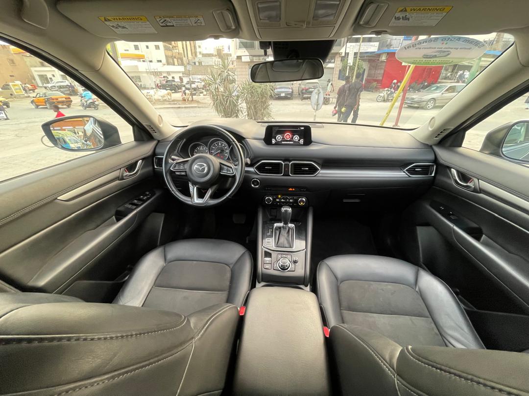 🔘 Marque Mazda 
🔘modèle CX5 
🔘Année 2017
Kilomètres 107293
🔘Transmission Automatique 
🔘Carburant essence ⛽️ 
Moteur 4cylindres  version 4x4 full option 
Caméra de recul redar avant arrière salon intérieur cuir dint glace 
Climatisation bizone, mode e