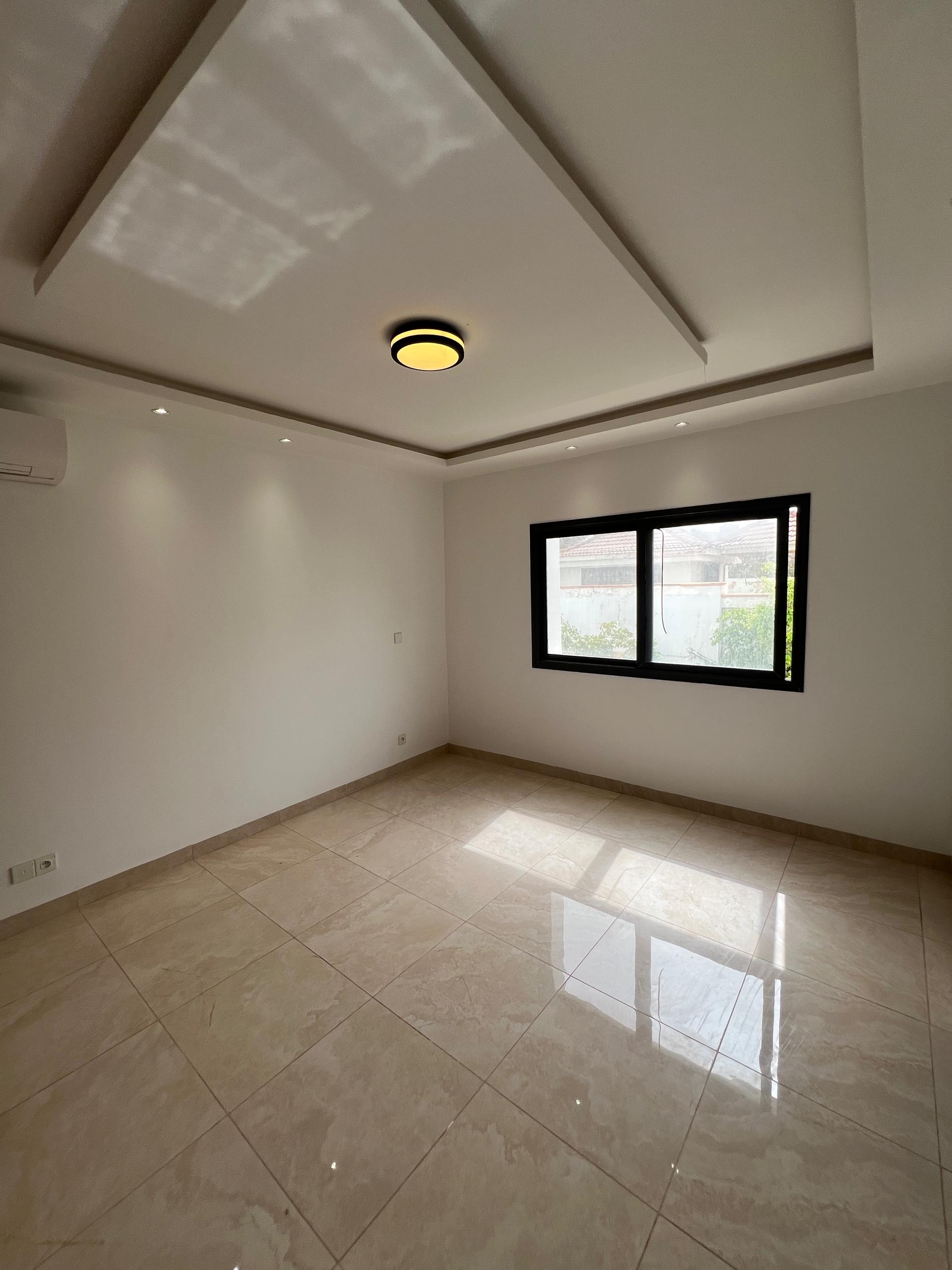 Résidence California – Immeuble R+5 (Aux Almadies) Vente exclusive de l’immeuble entier
	•	Prix : 5Milliards