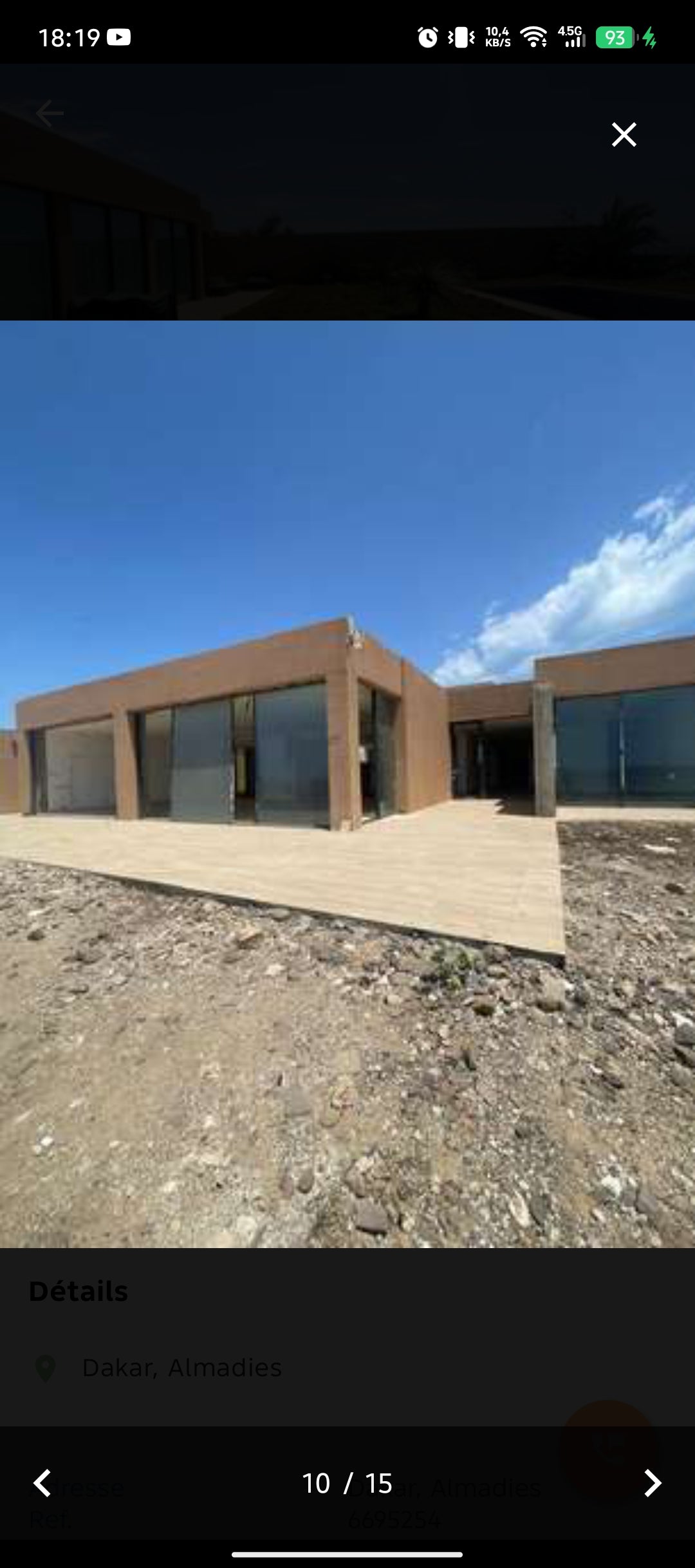 11 villas pieds dans l’eau – Pointe des Almadies
Découvrez un ensemble exceptionnel de 11 villas de plain-pied situées dans l’un des quartiers les plus prestigieux de Dakar, en bord de mer, sur un terrain total de 1000 m2.
Chaque villa se compose de 5 cha