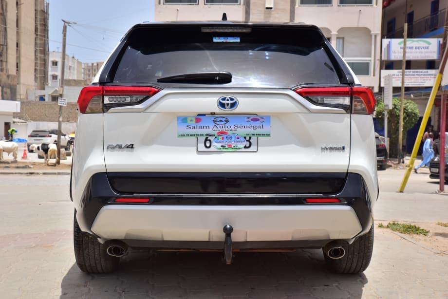 🔘 Marque Toyota
🔘modèle RAV4 
🔘Année 2021
Kilomètres 69260
🔘Transmission Automatique 
🔘Carburant essence hybride ⛽️ 
Moteur 4cylindres  
Caméra de recul redar avant arrière salon intérieur cuir full options toit panoramique 
Climatisation bizone.