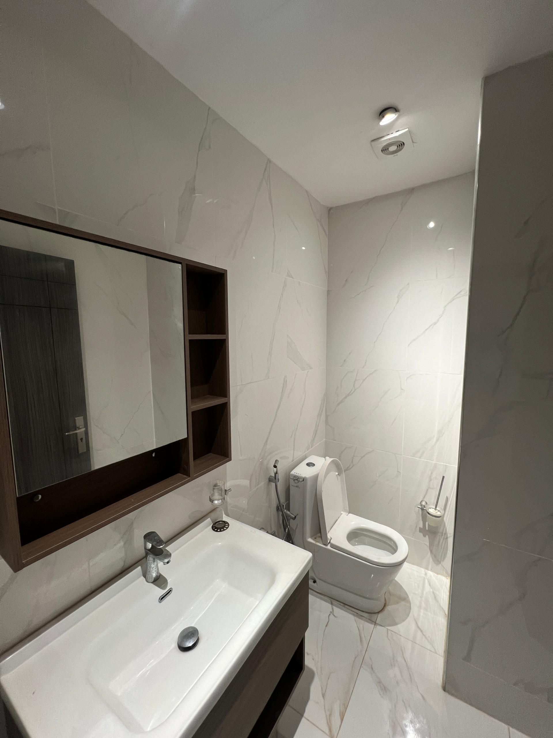 Résidence California – Immeuble R+5 (Aux Almadies) Vente exclusive de l’immeuble entier
	•	Prix : 5Milliards
