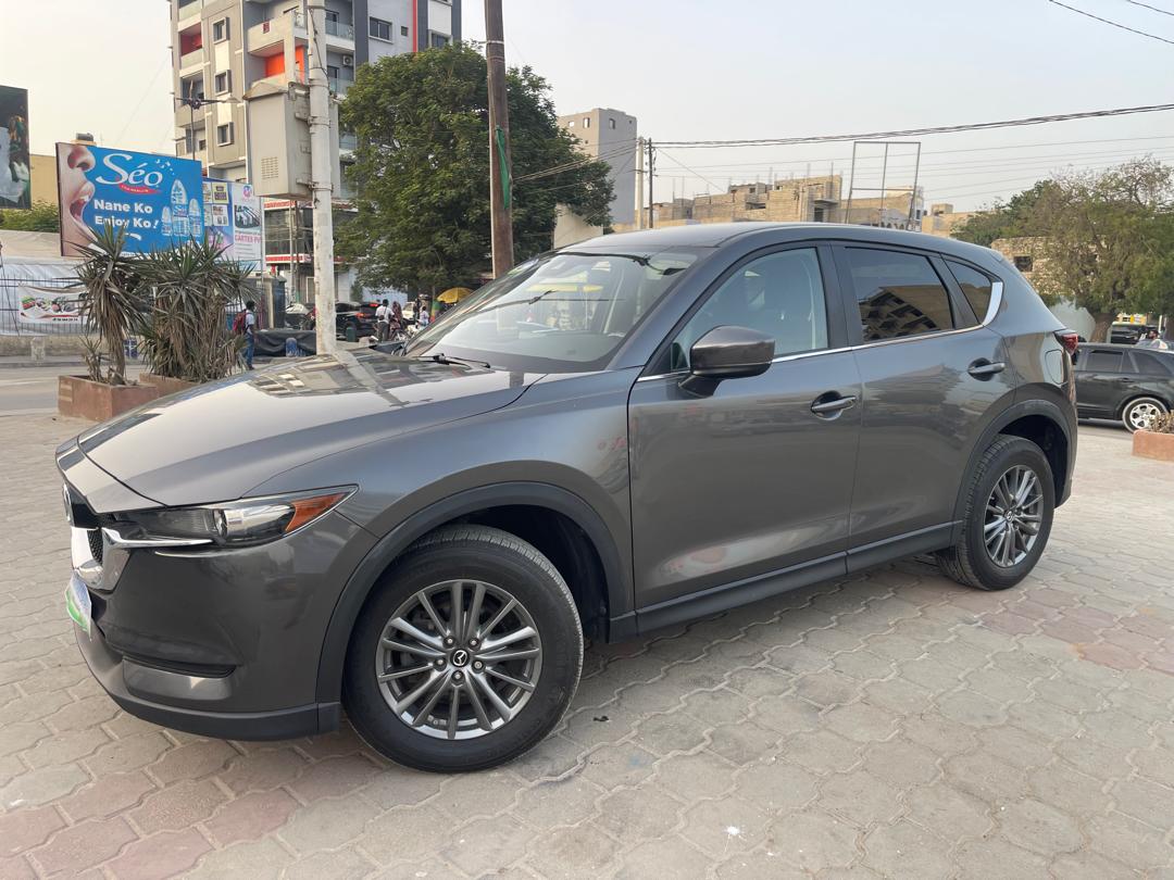 🔘 Marque Mazda 
🔘modèle CX5 
🔘Année 2017
Kilomètres 107293
🔘Transmission Automatique 
🔘Carburant essence ⛽️ 
Moteur 4cylindres  version 4x4 full option 
Caméra de recul redar avant arrière salon intérieur cuir dint glace 
Climatisation bizone, mode e
