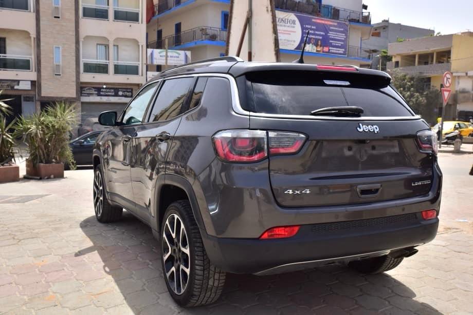 🔘 Marque JEEP 
🔘modèle Compass 
🔘Année 2017
Limited 
🔘Transmission Automatique 
🔘Carburant Diesel ⛽️ 
Moteur 4cylindres  
Caméra de recul redar avant arrière salon intérieur cuir full options toit ouvrant 
Climatisation bizone, mode eco 
commande au