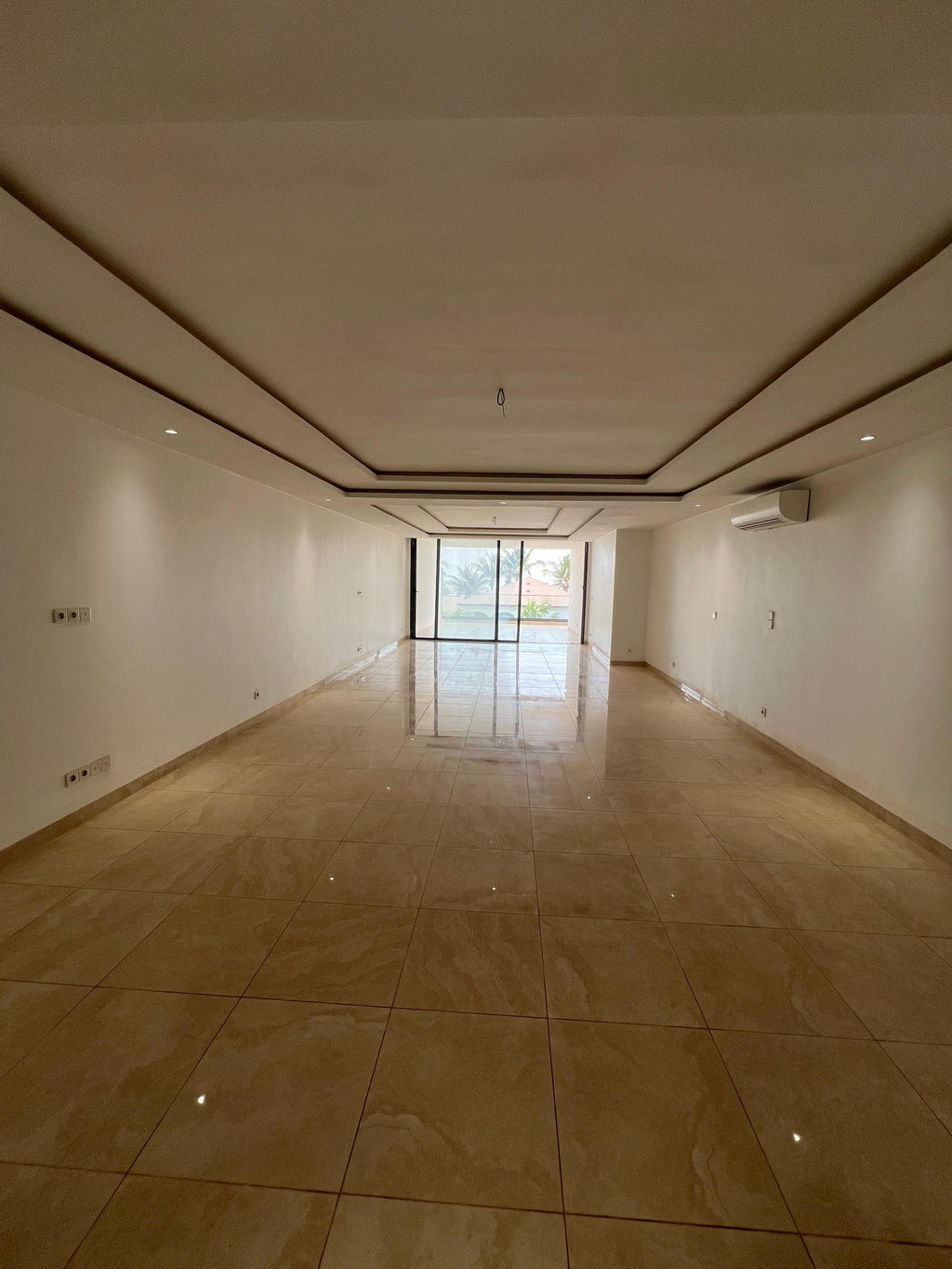 Résidence California – Immeuble R+5 (Aux Almadies) Vente exclusive de l’immeuble entier
	•	Prix : 5Milliards