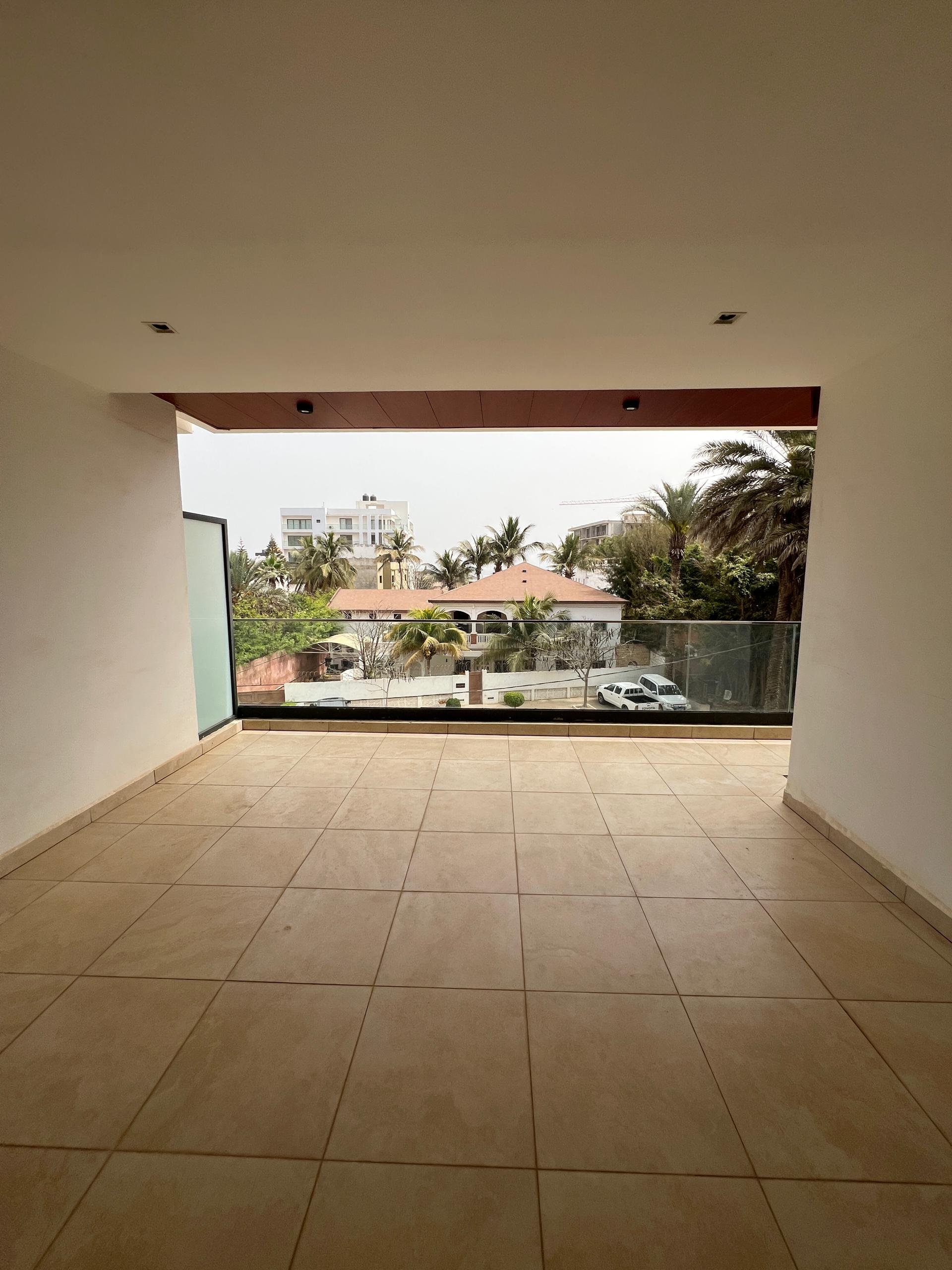 Résidence California – Immeuble R+5 (Aux Almadies) Vente exclusive de l’immeuble entier
	•	Prix : 5Milliards