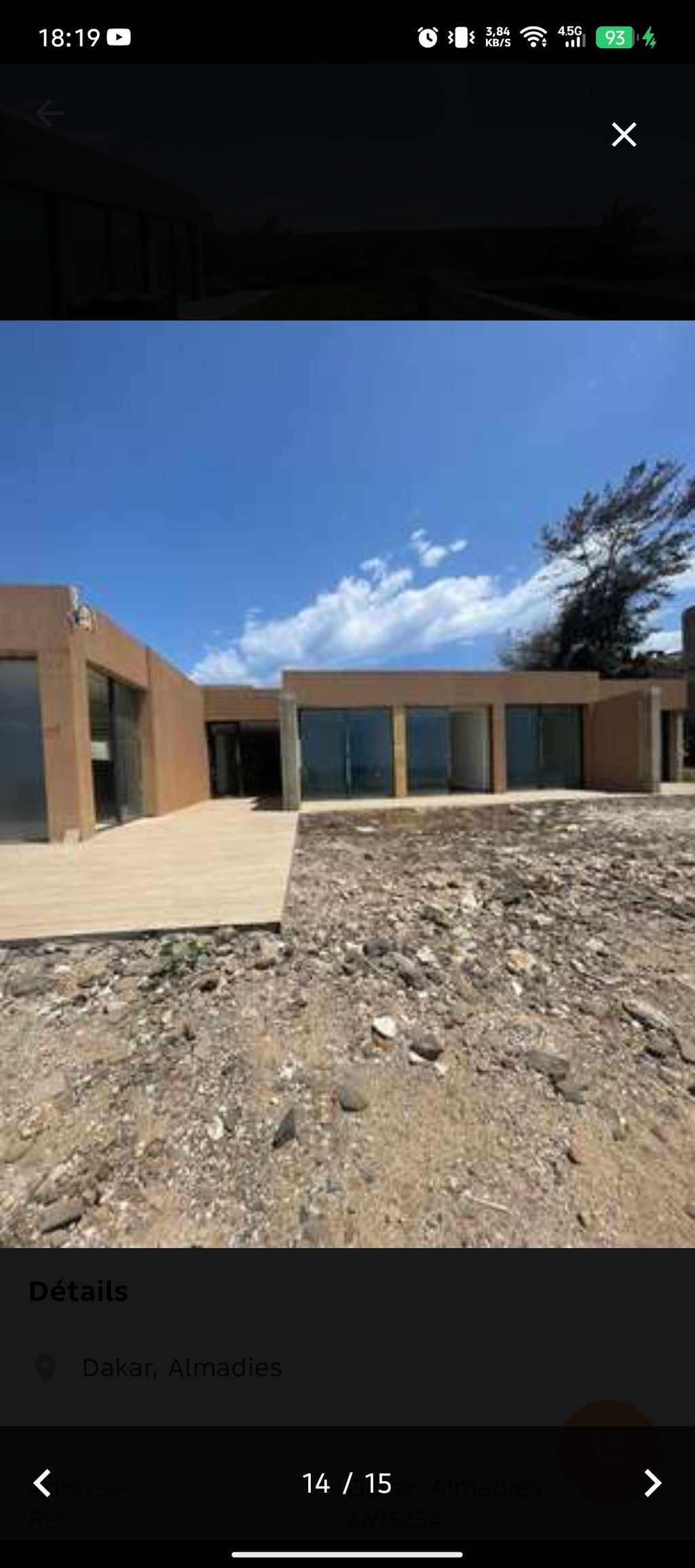 11 villas pieds dans l’eau – Pointe des Almadies
Découvrez un ensemble exceptionnel de 11 villas de plain-pied situées dans l’un des quartiers les plus prestigieux de Dakar, en bord de mer, sur un terrain total de 1000 m2.
Chaque villa se compose de 5 cha