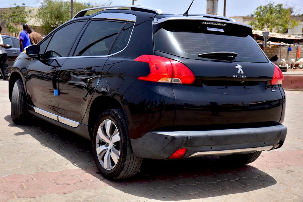 🔘 Marque Peugeot 
🔘modèle 2008
🔘Année 2017
Kilomètres 87237
🔘Transmission Automatique 
🔘Carburant diesel ⛽️ 
Moteur 4cylindres toit panoramique 
Caméra de recul redar avant arrière salon tissu perforé 
Climatisation bizone, mode eco 
commande au vola