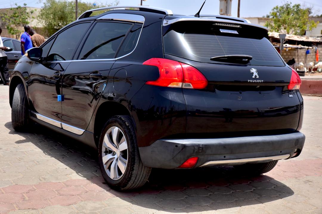 🔘 Marque Peugeot 
🔘modèle 2008
🔘Année 2017
Kilomètres 87237
🔘Transmission Automatique 
🔘Carburant diesel ⛽️ 
Moteur 4cylindres toit panoramique 
Caméra de recul redar avant arrière salon tissu perforé 
Climatisation bizone, mode eco 
commande au vola
