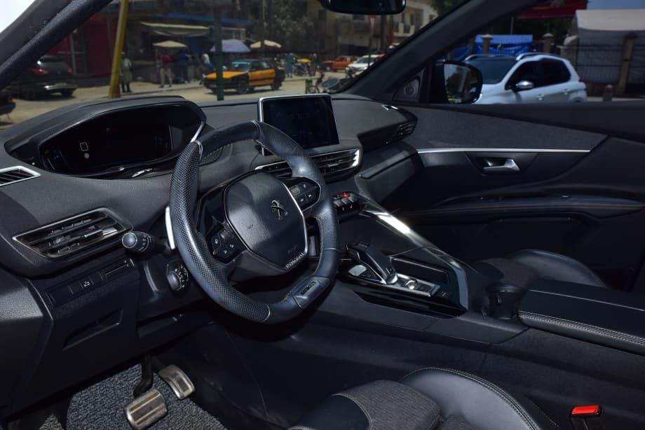 🔘 Marque Peugeot 
🔘modèle 3008,GT line 
🔘Année 2018
Kilomètres 148138
🔘Transmission Automatique 
🔘Carburant Diesel ⛽️ 
Moteur 4cylindres  DV6C
Caméra de recul redar avant arrière salon intérieur cuir et tissu toit panoramique 
Climatisation bizone, m