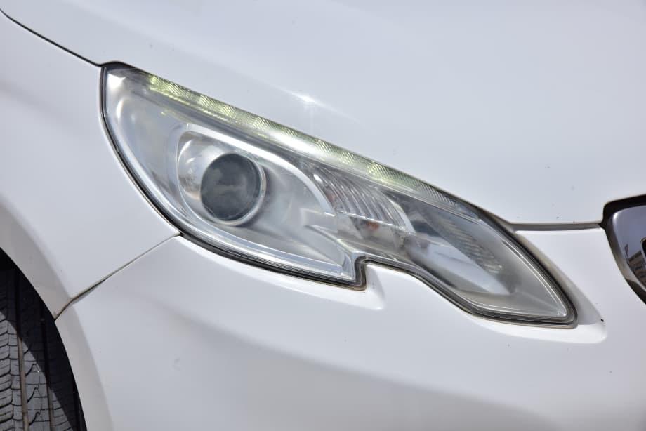 🔘 Marque Peugeot 
🔘modèle 2008
🔘Année 2017
Kilomètres 125461
🔘Transmission Automatique 
🔘Carburant Diesel ⛽️ 
Moteur 4cylindres  DV6C
Caméra de recul redar avant arrière salon intérieur cuir 
Climatisation bizone, mode eco 
commande au volant, siège