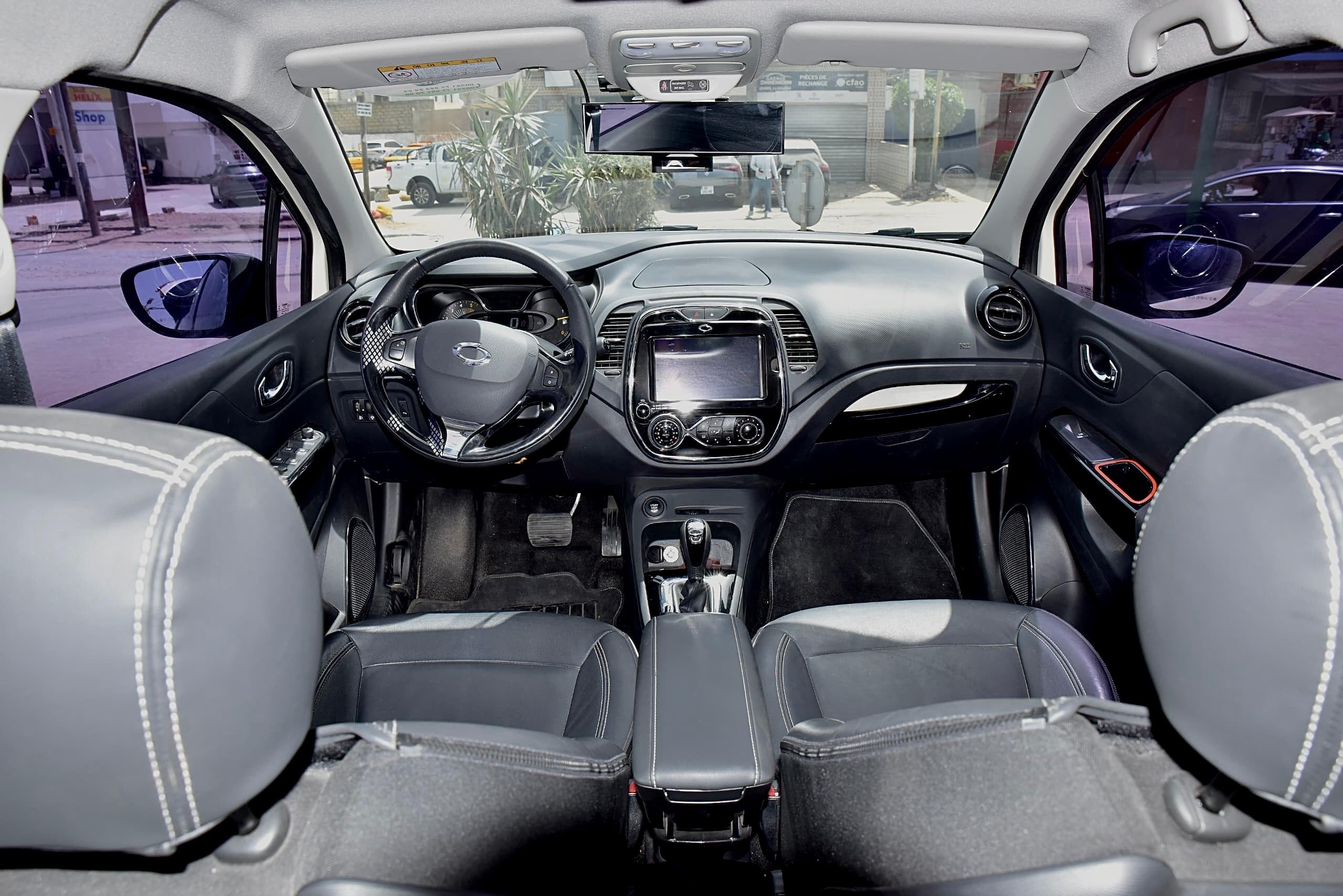 🔘 Marque Renault 
🔘modèle QM3
🔘Année 2016 
Kilomètres 105000
🔘Transmission Automatique 
🔘Carburant diesel ⛽️ 
Moteur 4cylindres 
Caméra de recul redar avant arrière salon cuir 
Climatisation bizone, mode eco 
commande au volant, siège avec chauffage