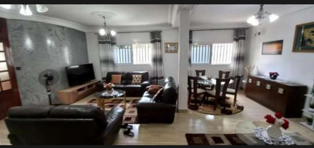 Cité Air Afrique – Nord Foire (Yoff)
 Derrière la maison de Wally Seck
Superficie : 300 m2