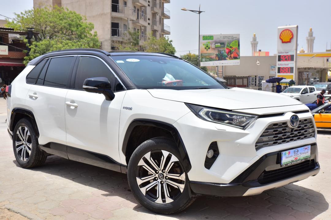 🔘 Marque Peugeot 
🔘modèle 3008,GT line 
🔘Année 2018
Kilomètres 148138
🔘Transmission Automatique 
🔘Carburant Diesel ⛽️ 
Moteur 4cylindres  DV6C
Caméra de recul redar avant arrière salon intérieur cuir et tissu toit panoramique 
Climatisation bizone, m