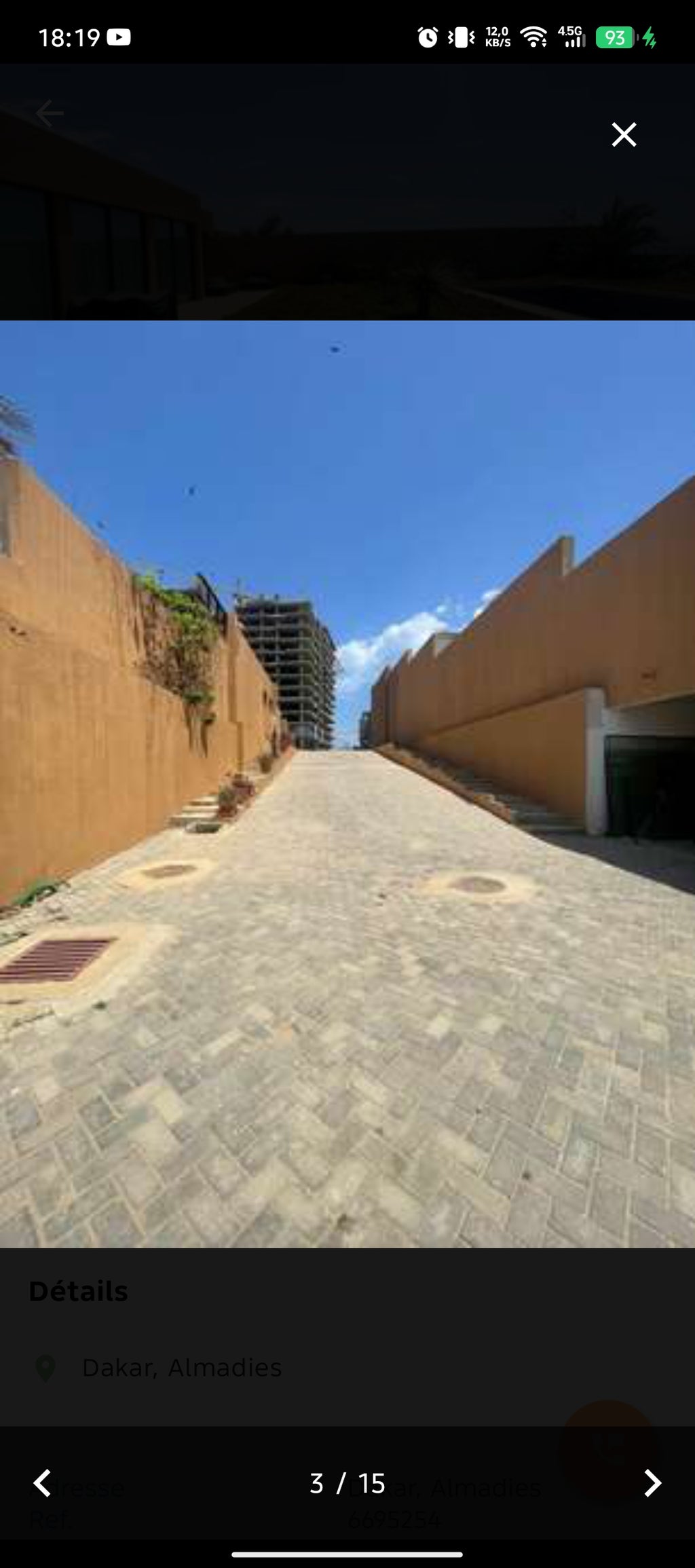 11 villas pieds dans l’eau – Pointe des Almadies
Découvrez un ensemble exceptionnel de 11 villas de plain-pied situées dans l’un des quartiers les plus prestigieux de Dakar, en bord de mer, sur un terrain total de 1000 m2.
Chaque villa se compose de 5 cha