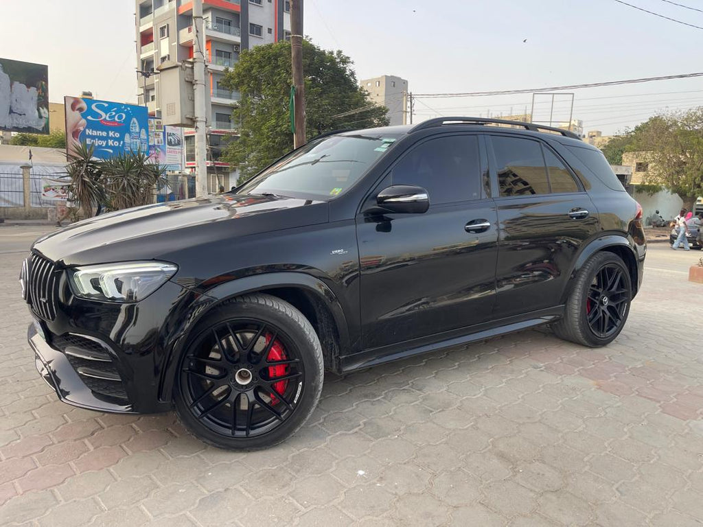 🔘 Marque Mercedes 
🔘modèle GLE 53 AMG
🔘Année 2021
🔘Transmission Automatique 
🔘Carburant essence ⛽️ 
Moteur V6 7 place 
Caméra de recul redar avant arrière full options salon intérieur cuir 
Climatisation bizone, mode eco 
commande au volant, siège av