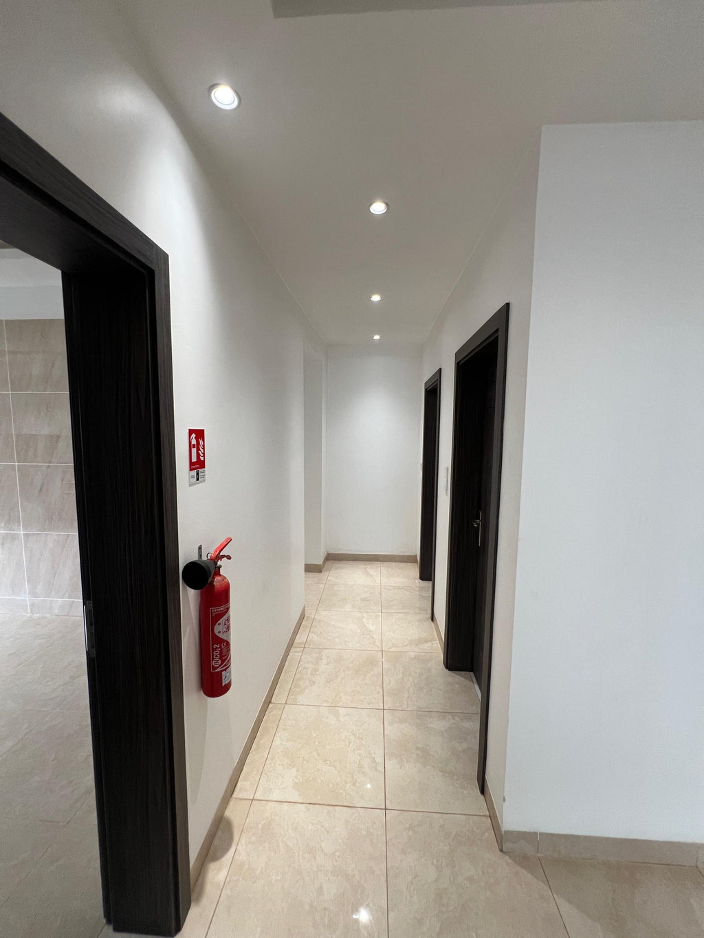Résidence California – Immeuble R+5 (Aux Almadies) Vente exclusive de l’immeuble entier
	•	Prix : 5Milliards