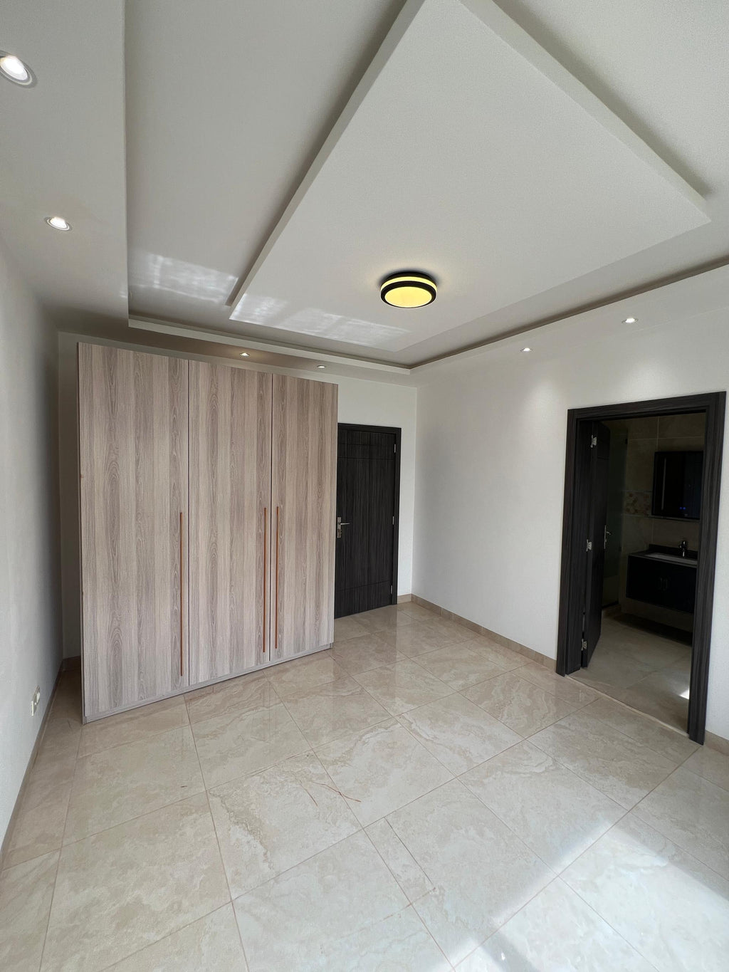 Résidence California – Immeuble R+5 (Aux Almadies) Vente exclusive de l’immeuble entier
	•	Prix : 5Milliards