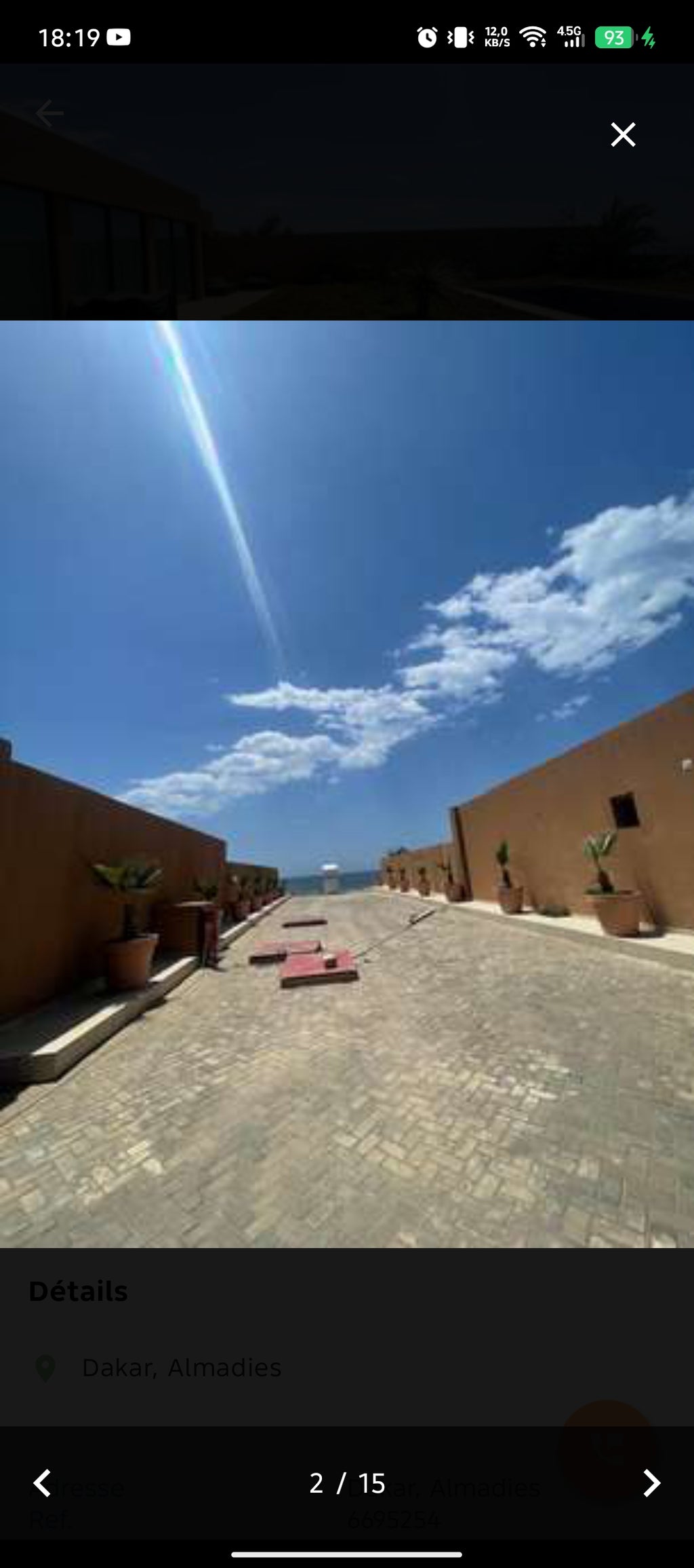 11 villas pieds dans l’eau – Pointe des Almadies
Découvrez un ensemble exceptionnel de 11 villas de plain-pied situées dans l’un des quartiers les plus prestigieux de Dakar, en bord de mer, sur un terrain total de 1000 m2.
Chaque villa se compose de 5 cha