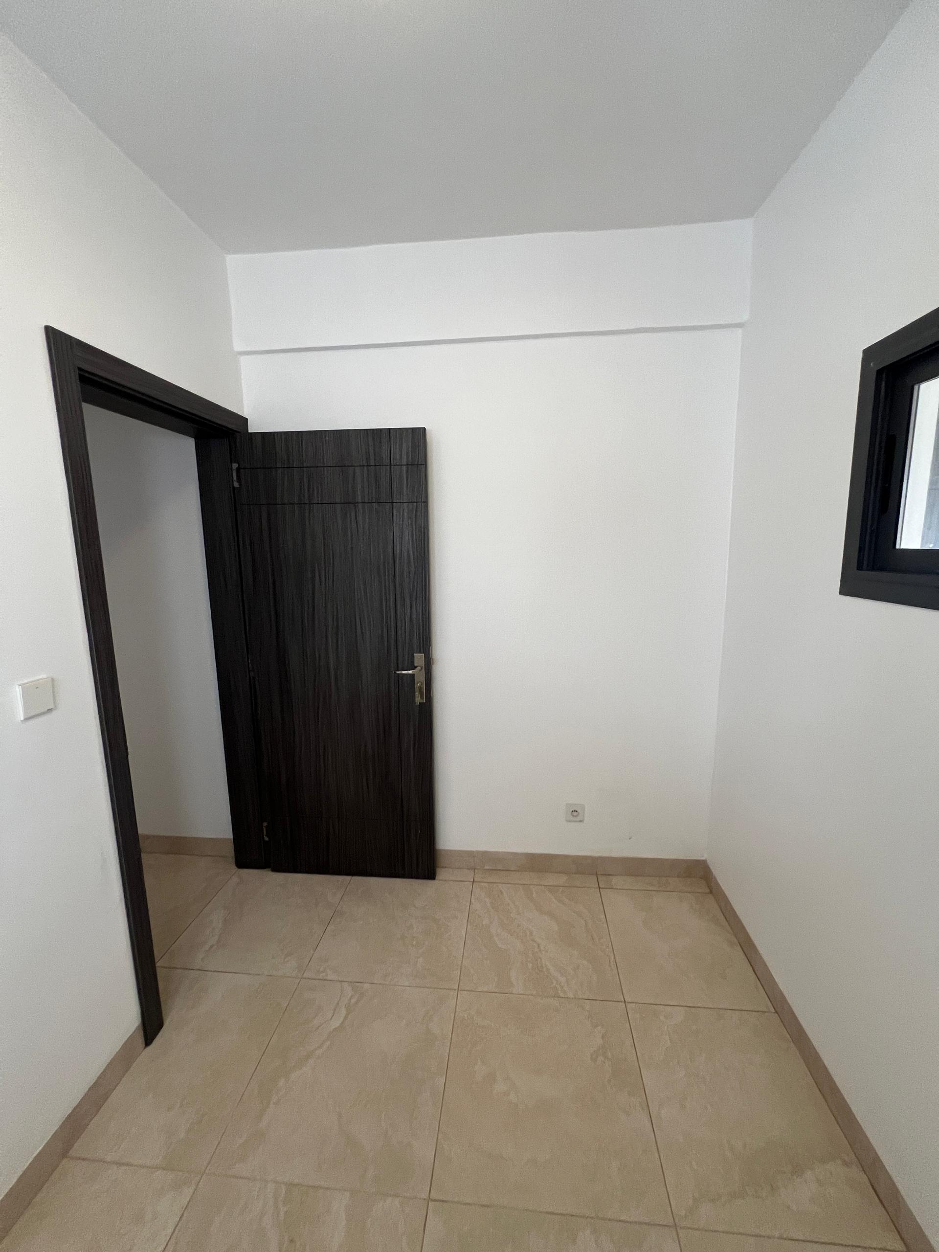 Résidence California – Immeuble R+5 (Aux Almadies) Vente exclusive de l’immeuble entier
	•	Prix : 5Milliards