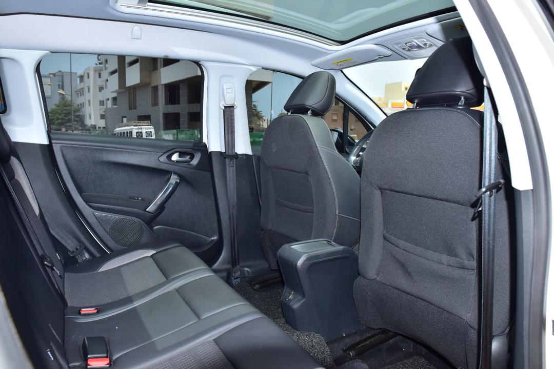🔘 Marque Peugeot 
🔘modèle 2008
🔘Année 2017
Kilomètres 125461
🔘Transmission Automatique 
🔘Carburant Diesel ⛽️ 
Moteur 4cylindres  DV6C
Caméra de recul redar avant arrière salon intérieur cuir 
Climatisation bizone, mode eco 
commande au volant, siège
