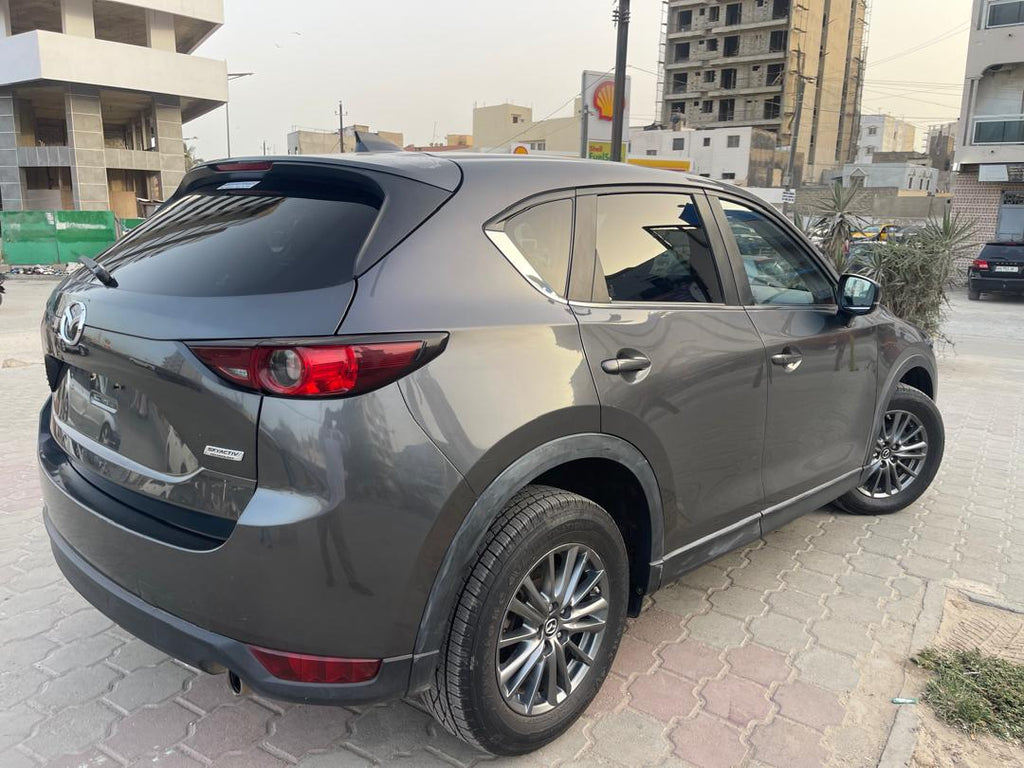 🔘 Marque Mazda 
🔘modèle CX5 
🔘Année 2017
Kilomètres 107293
🔘Transmission Automatique 
🔘Carburant essence ⛽️ 
Moteur 4cylindres  version 4x4 full option 
Caméra de recul redar avant arrière salon intérieur cuir dint glace 
Climatisation bizone, mode e