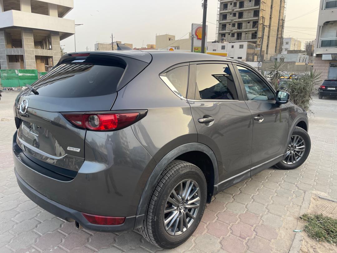 🔘 Marque Mazda 
🔘modèle CX5 
🔘Année 2017
Kilomètres 107293
🔘Transmission Automatique 
🔘Carburant essence ⛽️ 
Moteur 4cylindres  version 4x4 full option 
Caméra de recul redar avant arrière salon intérieur cuir dint glace 
Climatisation bizone, mode e