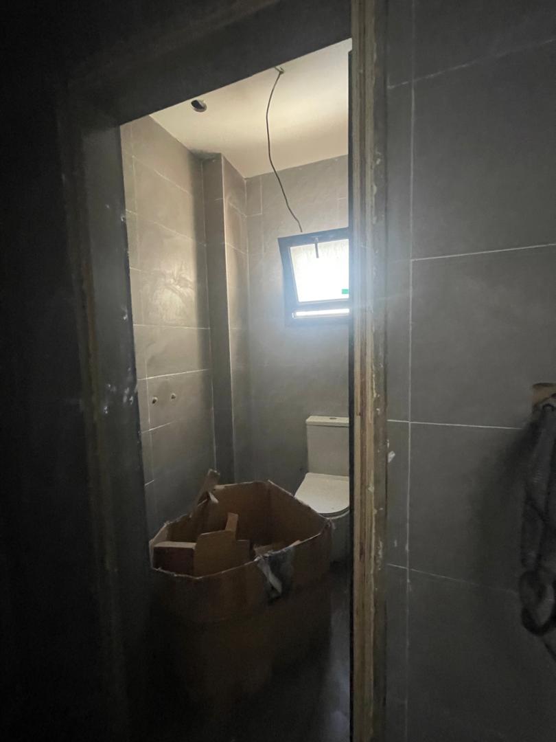 Salam aleykoum,
Opportunité rare à saisir à Cité Keur Gorgui 
Immeuble Almakhtoum R+12 composé de :
• RDC + mezzanine
• 11 niveaux de plateaux de bureaux d’environ 500 m2 par étage
• Chaque pallier dispose de salles d’eau et d’une kitchenette
• Penthouse