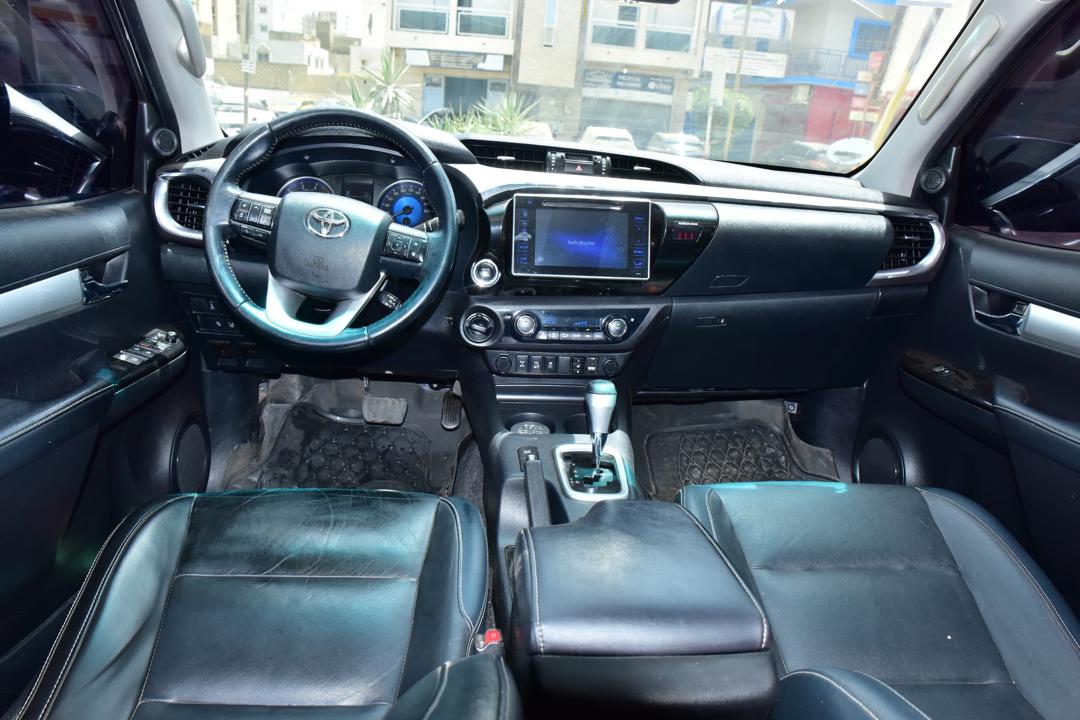 🔘 Marque Toyota
🔘modèle HILUX
🔘Année 2017
Kilomètres 93760
🔘Transmission Automatique 
🔘Carburant Diesel ⛽️ 
Moteur 4cylindres  D4D 
Caméra de recul redar avant arrière salon intérieur cuir full options 
Climatisation bizone, mode eco 
commande au vol